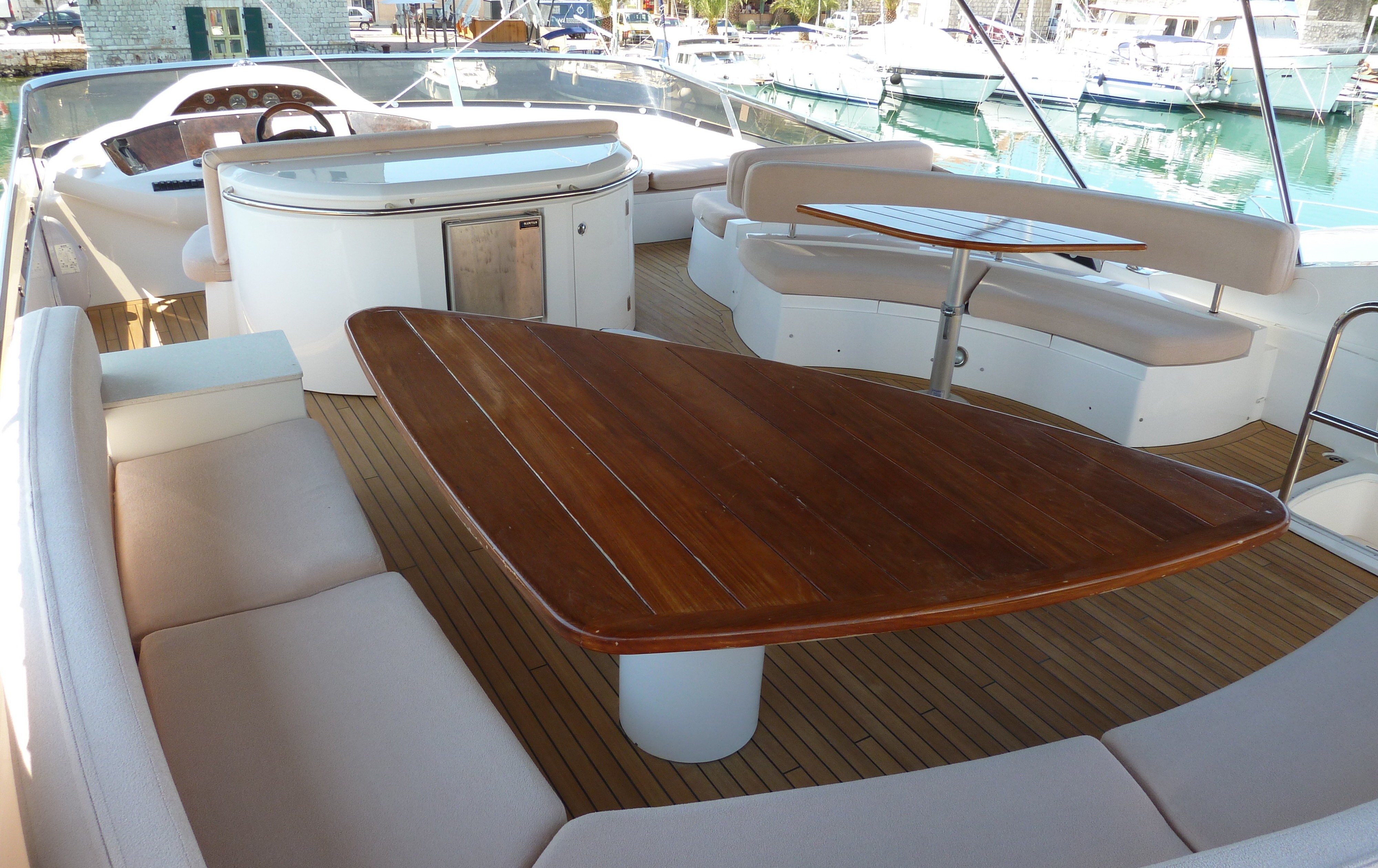 LUCKY BEAR Yacht Charter Details, Sunseeker 82 | CHARTERWORLD Luxury ...